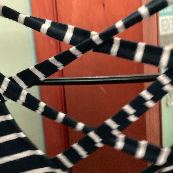 Knot front tie criss cross back size medium - Picture 4 of 4